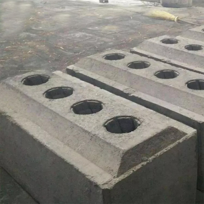 1.5-1.7 G/cm3 Görünen yoğunluk 0,05-0,1% kükürt içeriği olan grafit anot malzemesi
