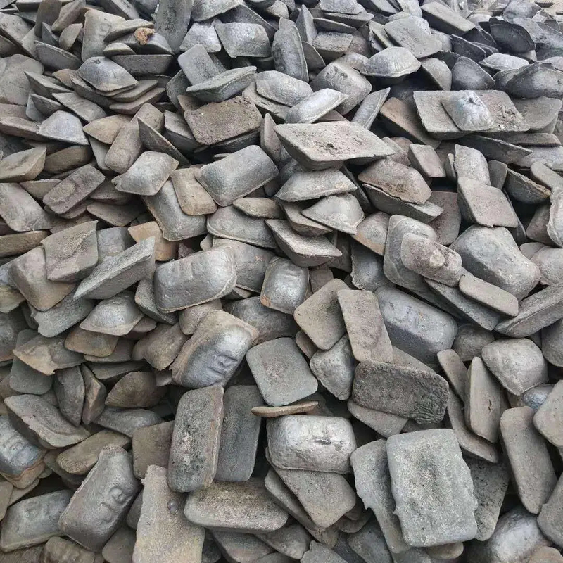 Fosforlu domuz demirleri dökme fabrikalarında ekmek gibi, borular, motor blokları gibi bileşenleri dökmek için kullanılır.
