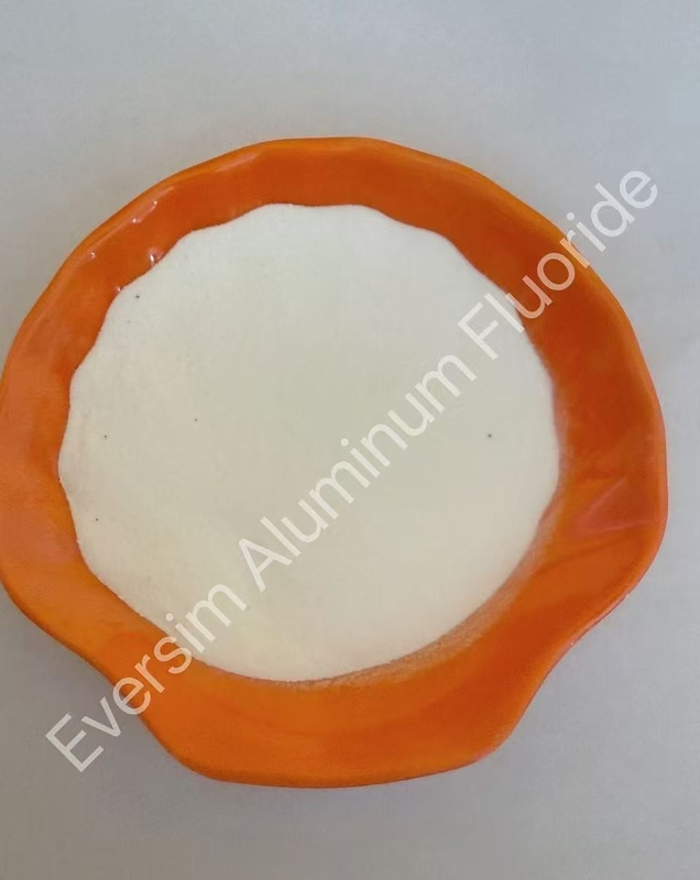 Yüksek Saflıklı CAS No. 7784-18-1 Beyaz Kumlu Alüminyum Fluorür AlF3 Enamel Glaze için Akış