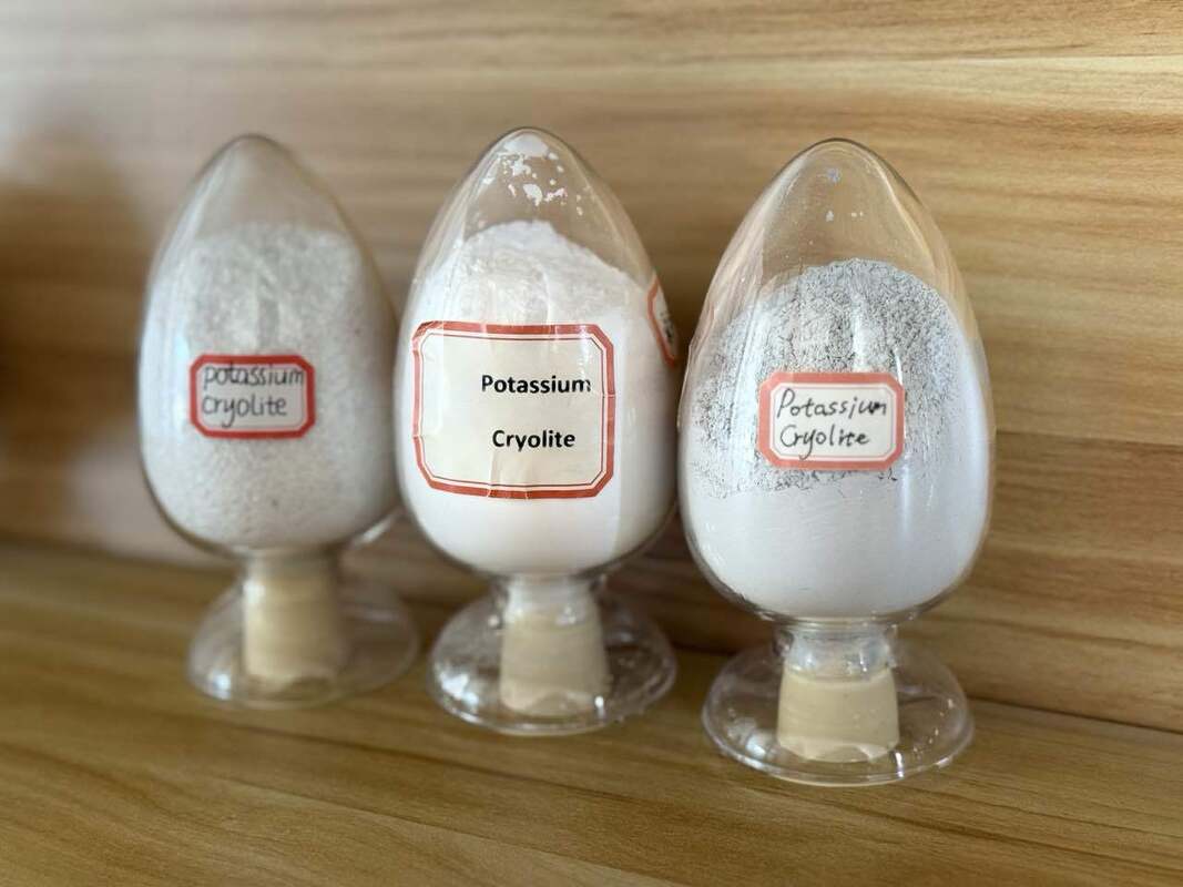 Beyaz/gri Potasyum Florür Kriyolit erime noktası 560-580 °C çeşitli üretim uygulamalarına yönelik endüstriyel kimyasal